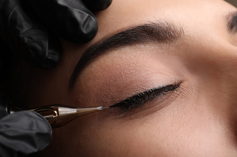 Maquillage permanent eye-liner