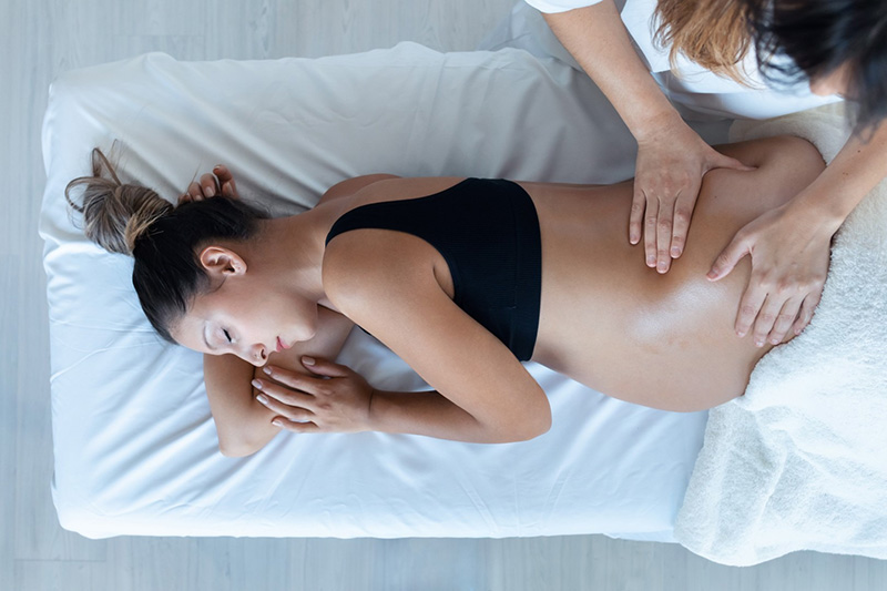 Modelage femme enceinte